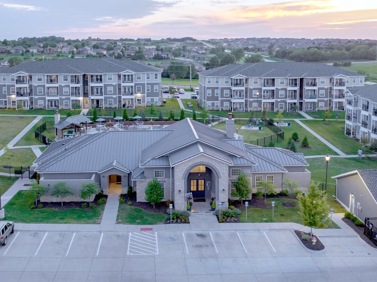 Sixty610 Stone Creek - Photo 7 of 19