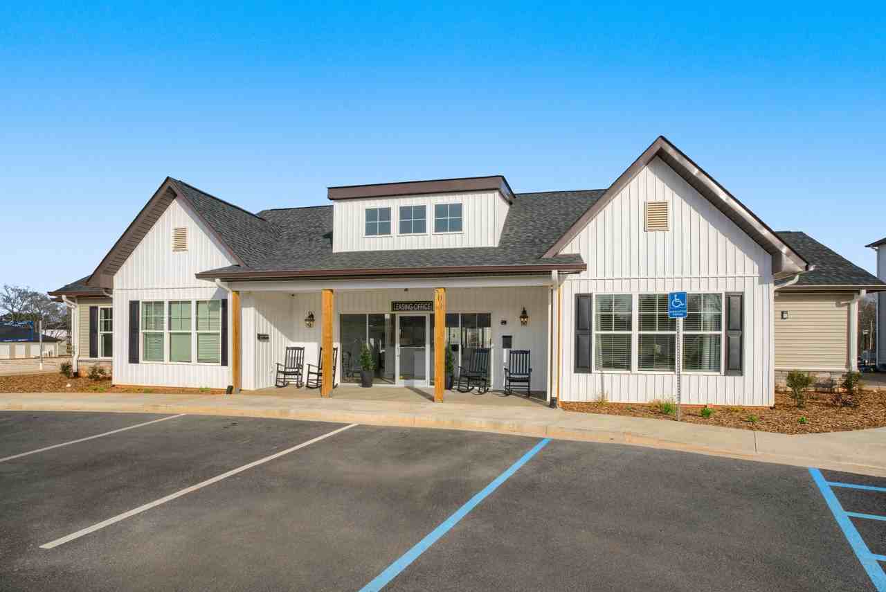 Waters Edge 801 Aqua Springs Dr, Spartanburg, SC 29301 Apartment