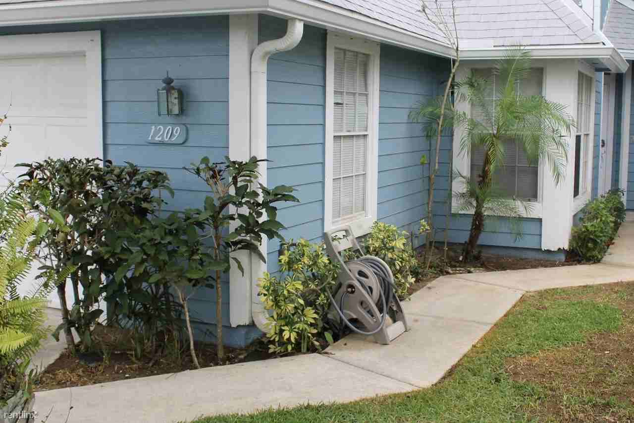 1209 Ocean Dunes Cir - Photo 3 of 29