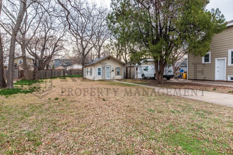 132 S Saint Clair Ave - Photo 2 of 15