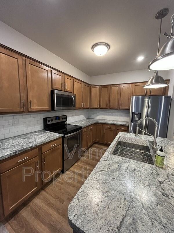 303 Grayson Pl - Photo 2 of 23