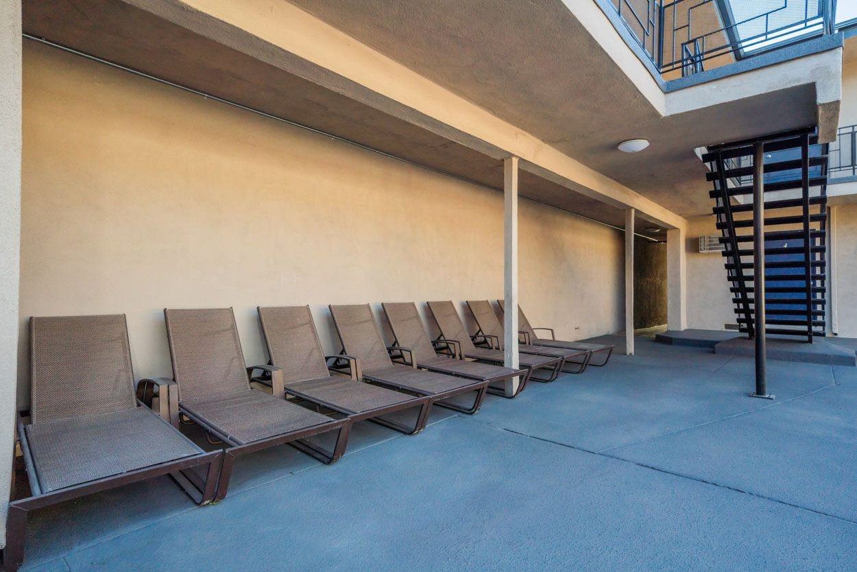 Chateau 16700 Devonshire Apartments, LLC - Photo 4 of 8