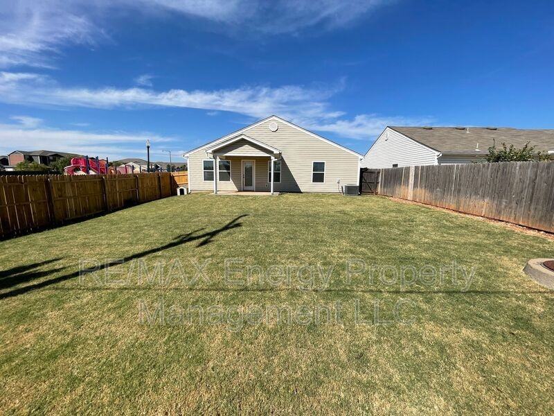 1824 Nw 143rd St - Photo 3 of 29