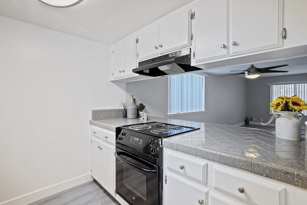 Riverwoods Apartments - Photo 7 of 25