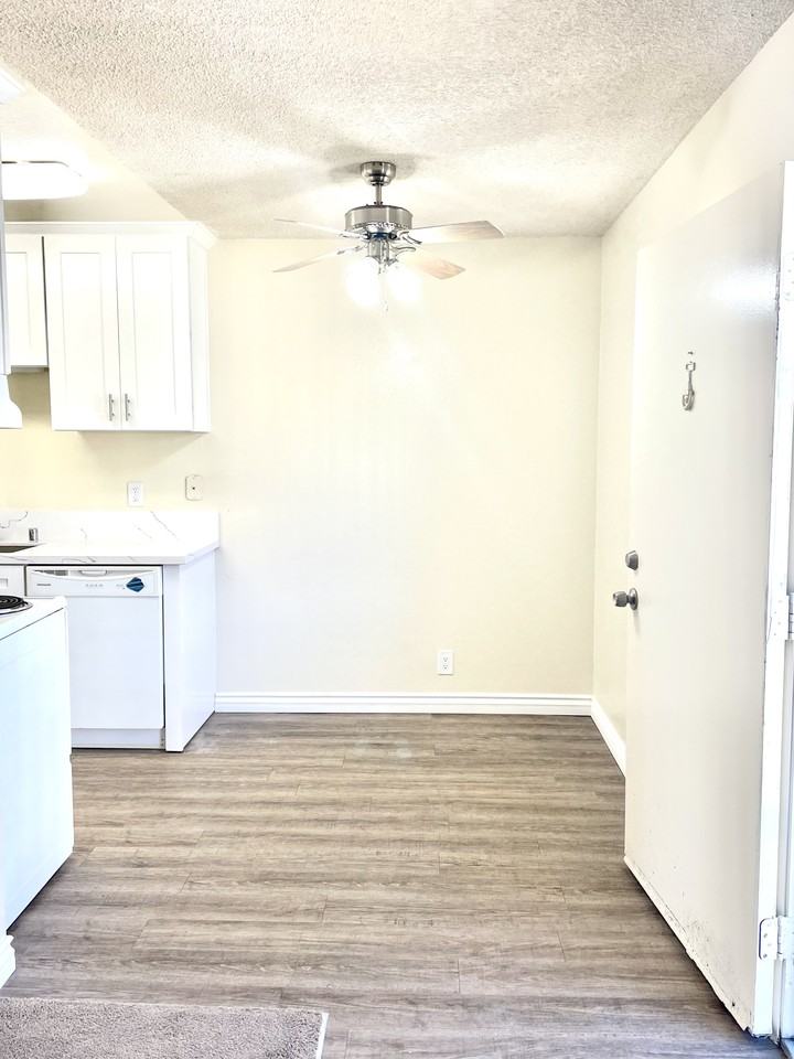 Mollison Gardens - Photo 2 of 5