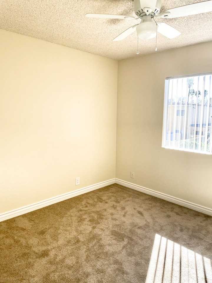 Mollison Gardens - Photo 4 of 5