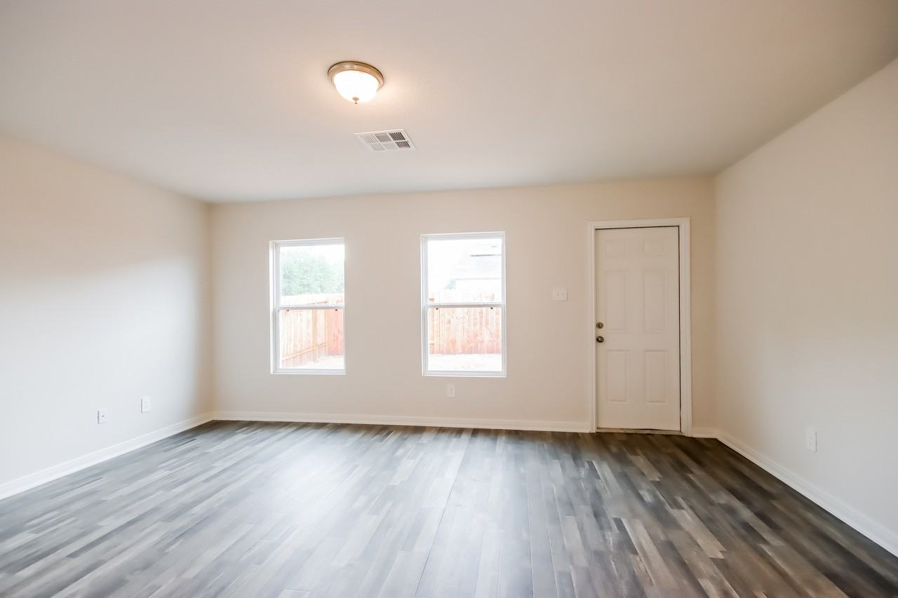 15505 Briar Forest Dr - Photo 2 of 16