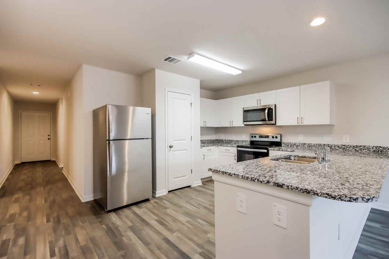 15505 Briar Forest Dr - Photo 5 of 16