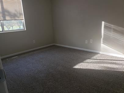 2913 Wagonwheel Ct - Photo 2 of 20