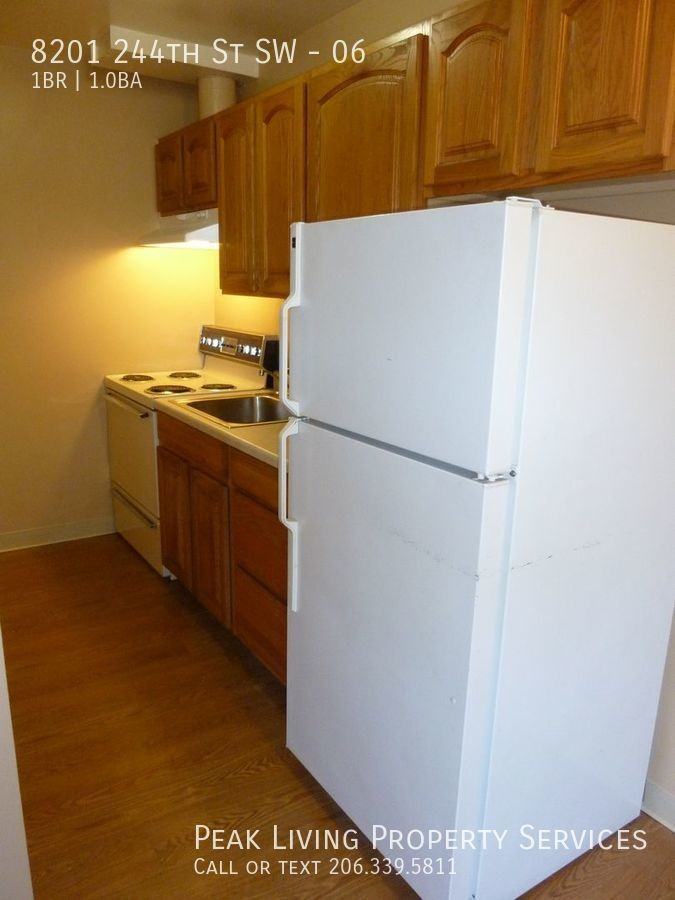 8201 Lake Ballinger Way #06