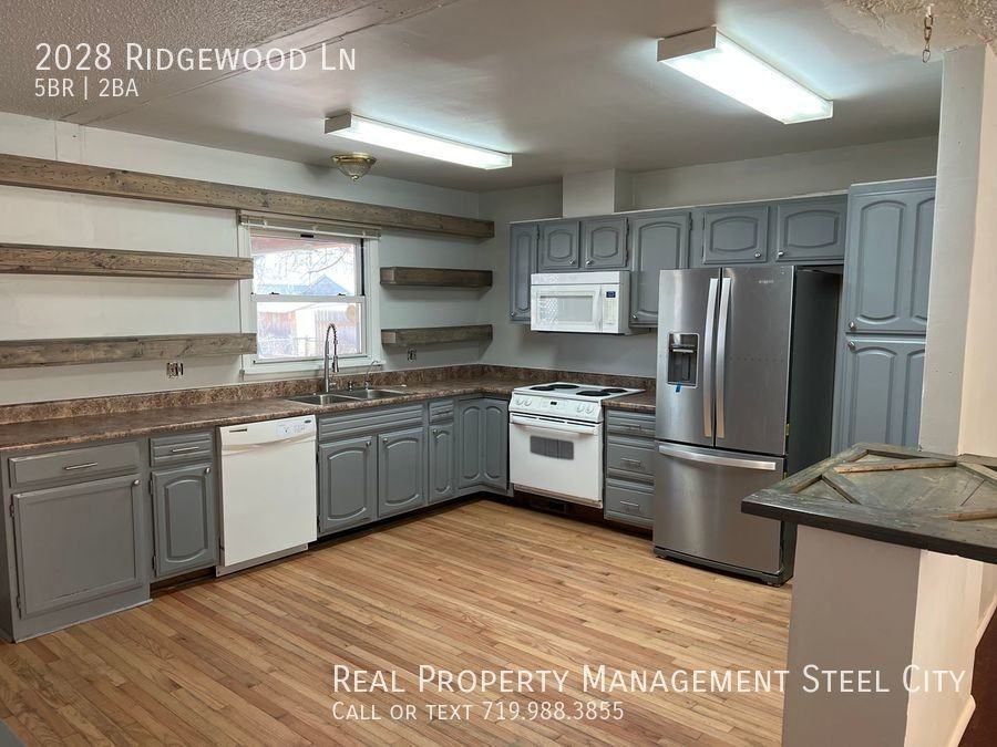 2028 Ridgewood Ln - Photo 3 of 14