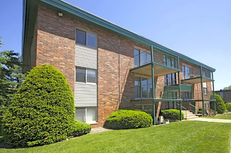 107 N Sage St - Photo 3 of 4