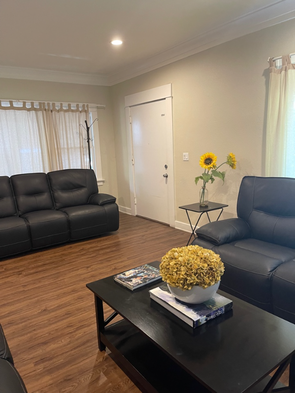 979 E Washington Blvd - Photo 2 of 7