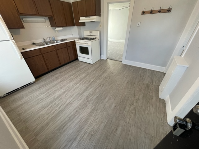 2107A S 8th St - Photo 3 of 17