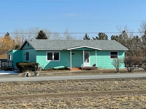 2555 Valley Dr - Photo 3 of 17