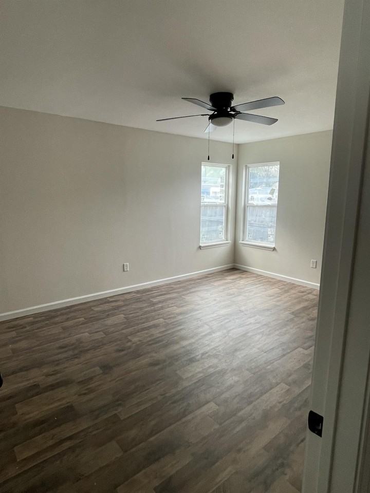 1506 N Grand Ave #1 - Photo 4 of 9