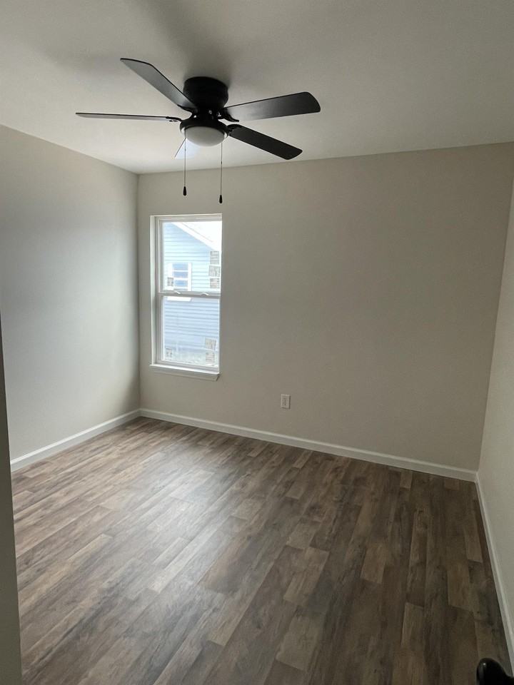 1506 N Grand Ave #1 - Photo 6 of 9