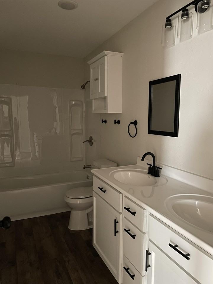 1506 N Grand Ave #1 - Photo 7 of 9