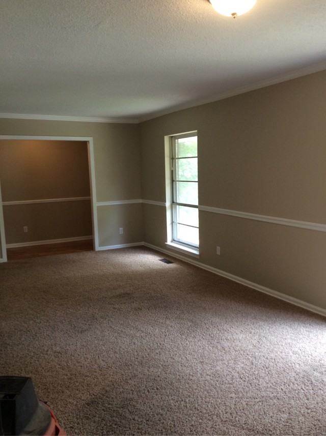 1928 Poplar Dr - Photo 3 of 12