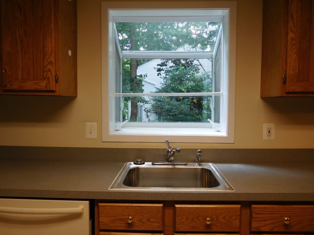 15512 Yorktown Dr - Photo 3 of 21