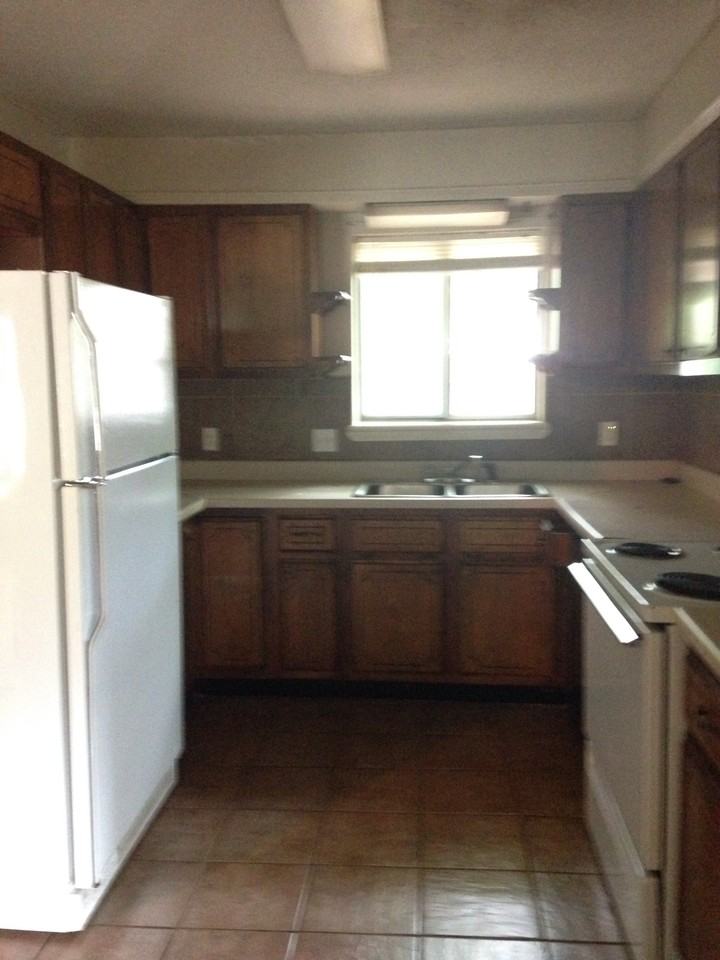 12531 E 25th St - Photo 2 of 11