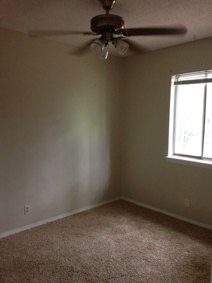 12531 E 25th St - Photo 3 of 11