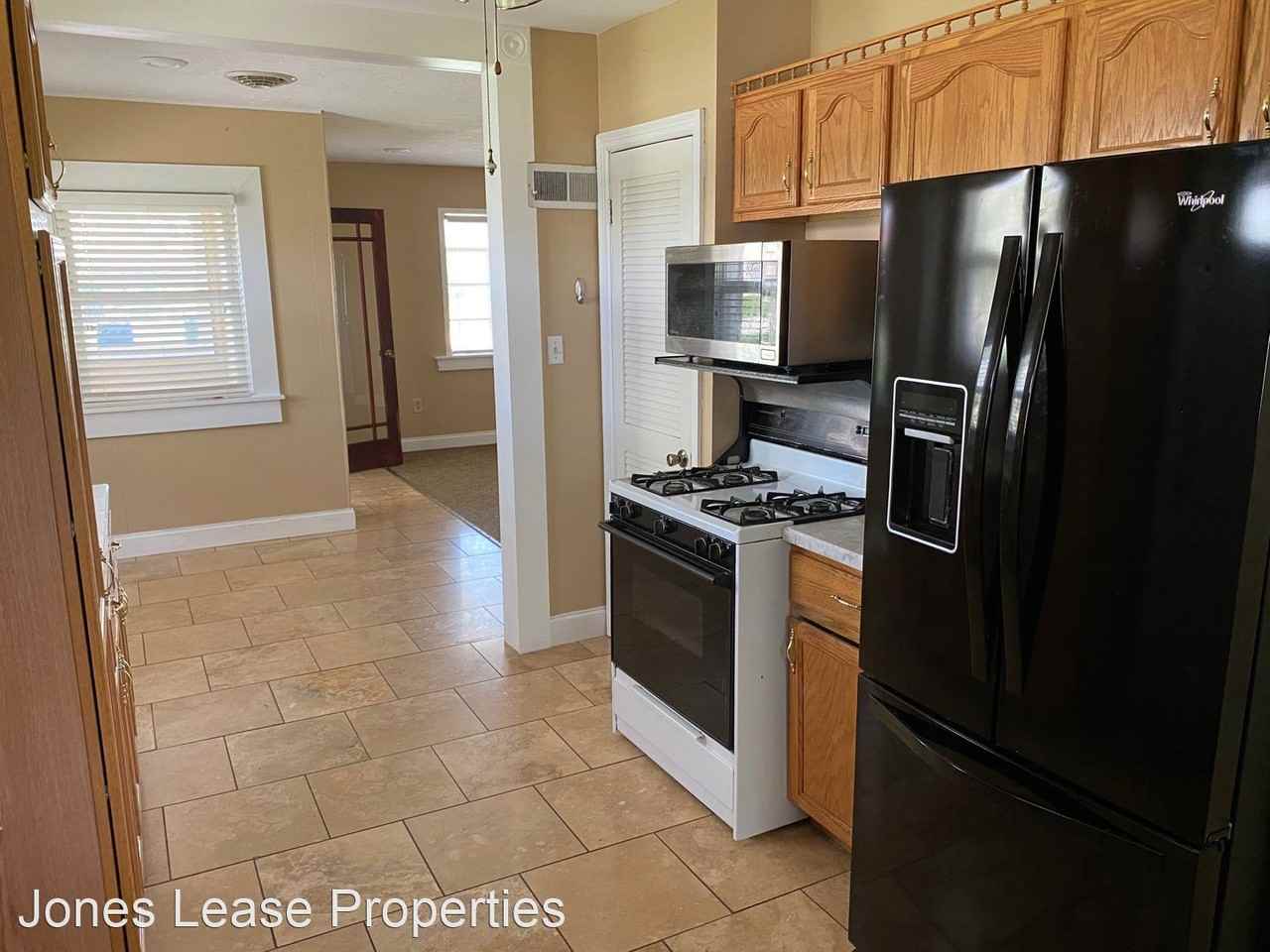 3811 15th Street C - Photo 2 of 13