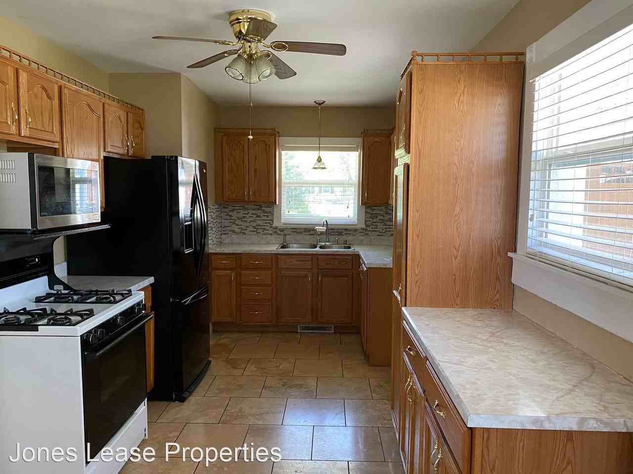 3811 15th Street C - Photo 3 of 13