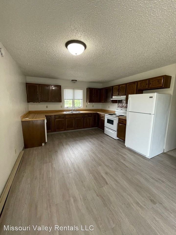 1500 1st Ave NW - Photo 3 of 6