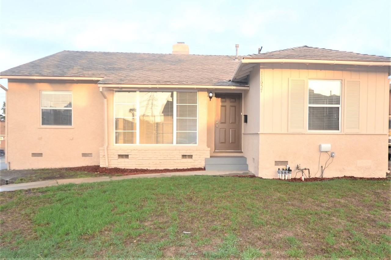 11657 Ruthelen St - Photo 2 of 12