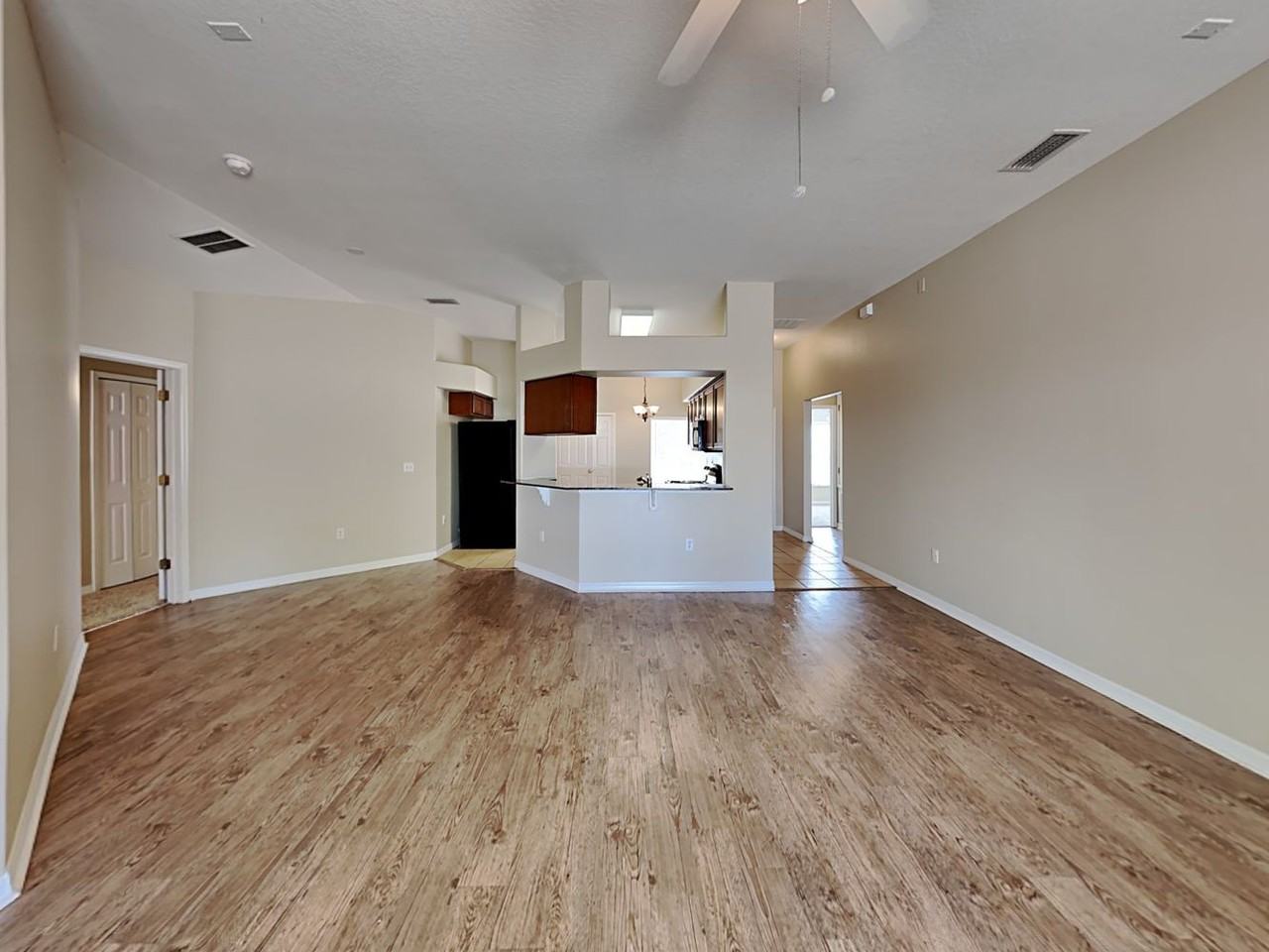 1853 Holton Rd - Photo 3 of 18