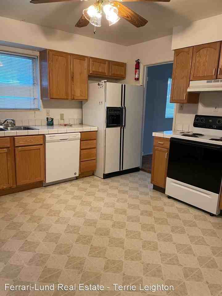 531 Kohlepp Ave - Photo 2 of 9