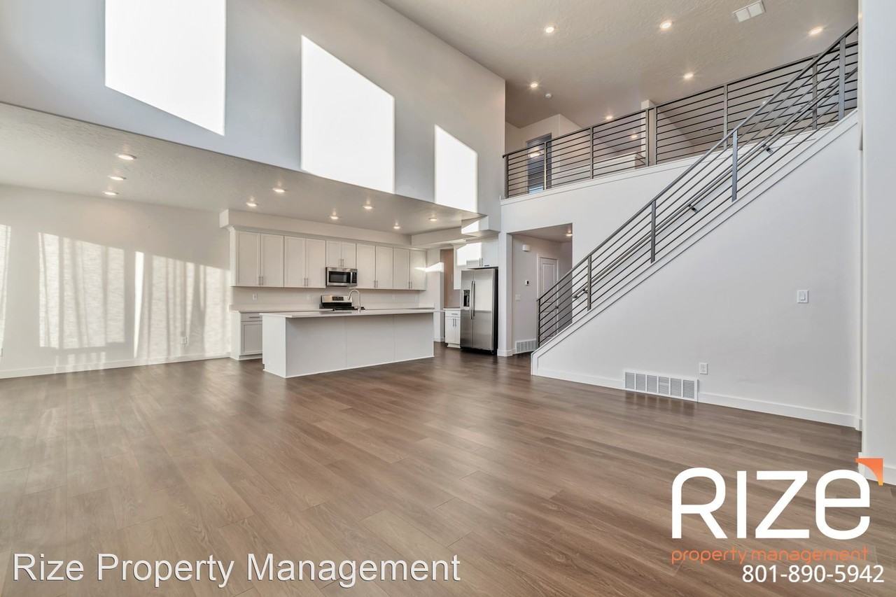 2016 S 2200 W - Photo 2 of 25