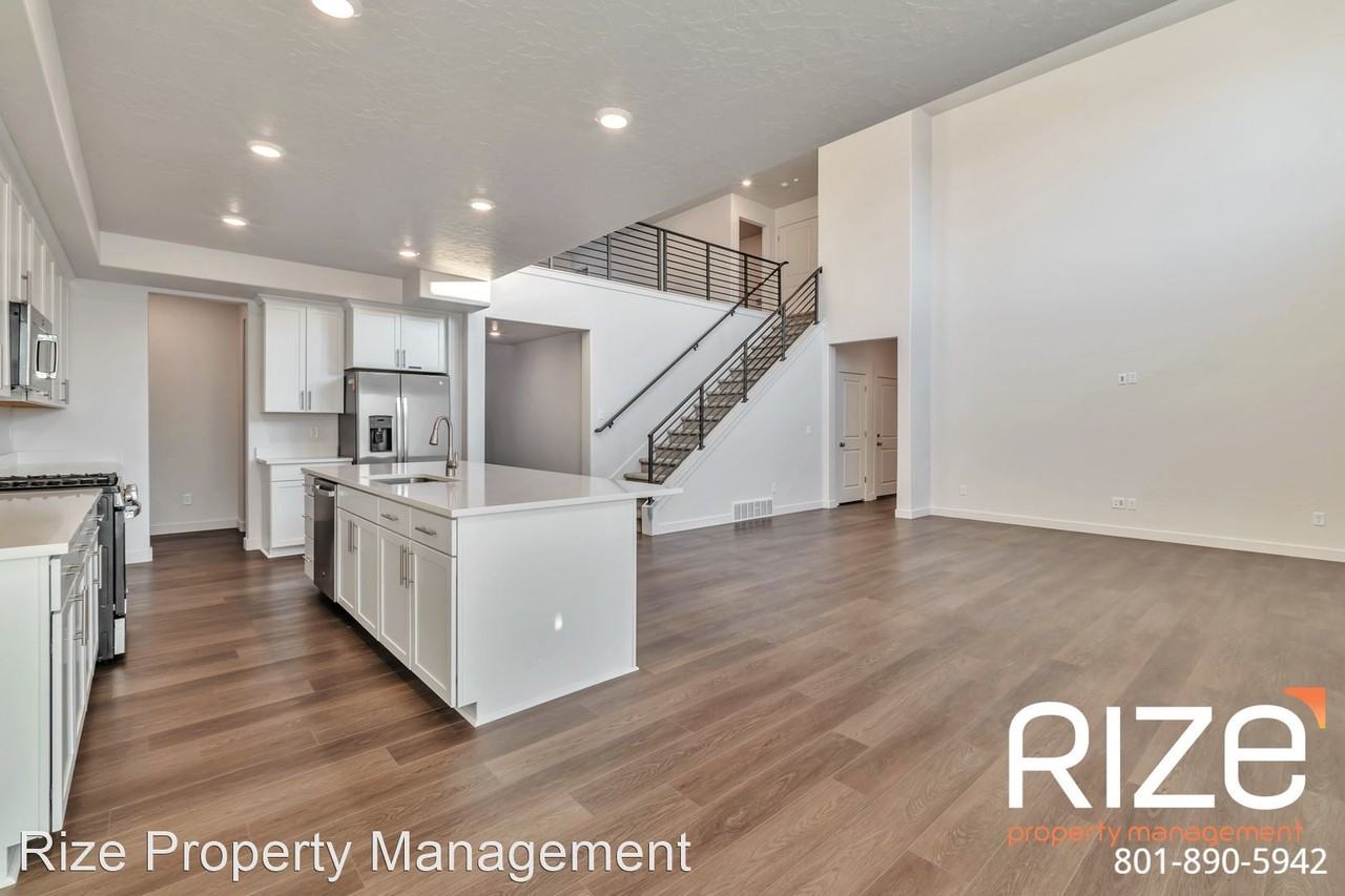 2016 S 2200 W - Photo 3 of 25