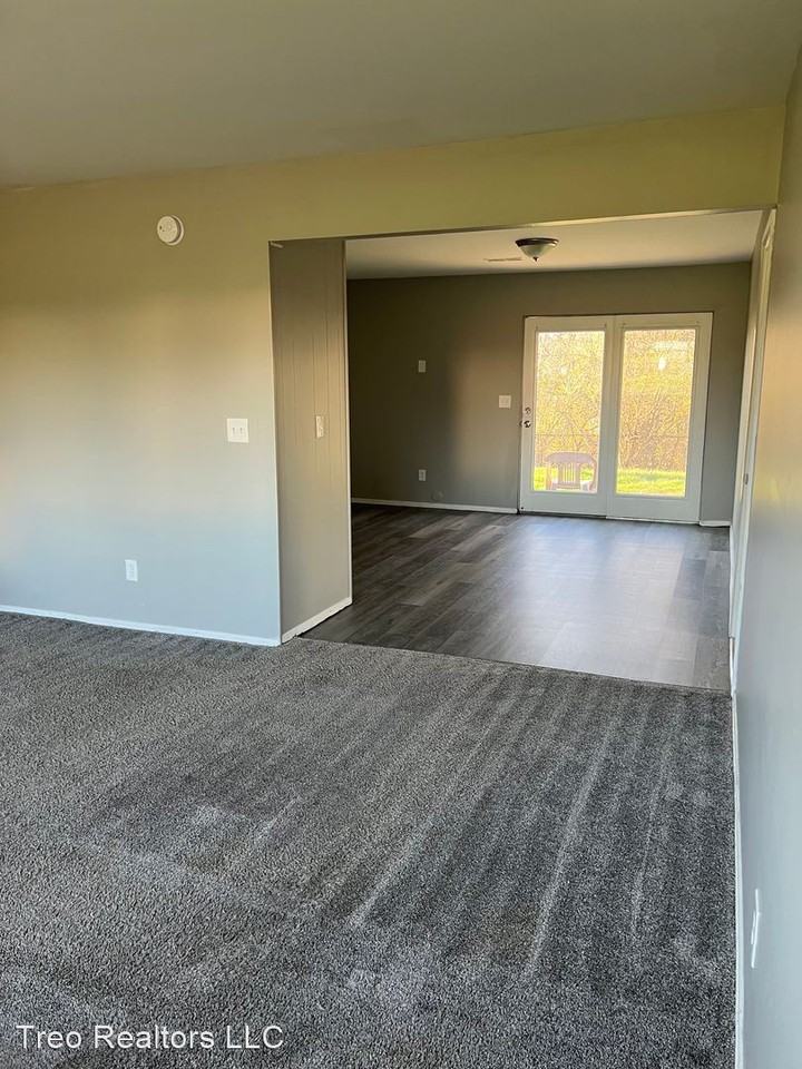 10139 Windswept Ln - Photo 2 of 13