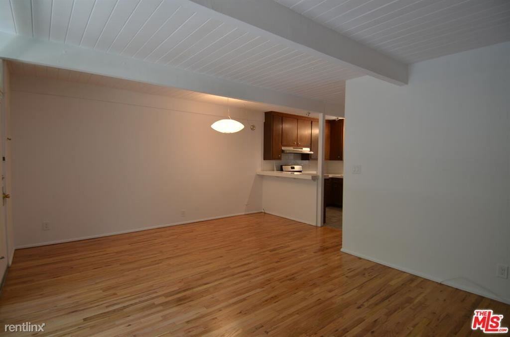 3113 5th St #B - Photo 2 of 10