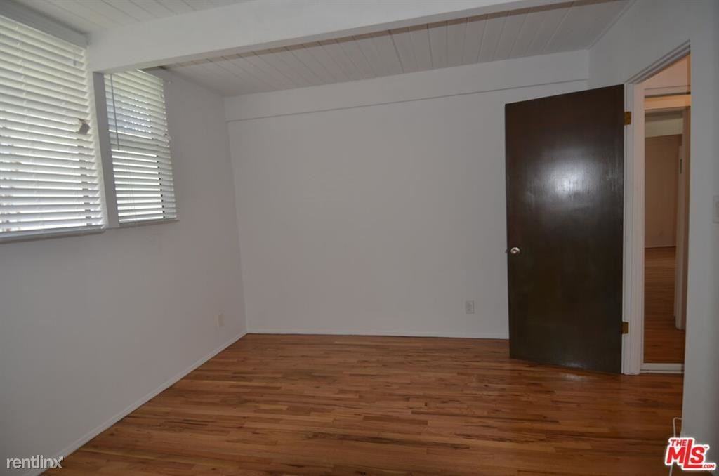 3113 5th St #B - Photo 3 of 10