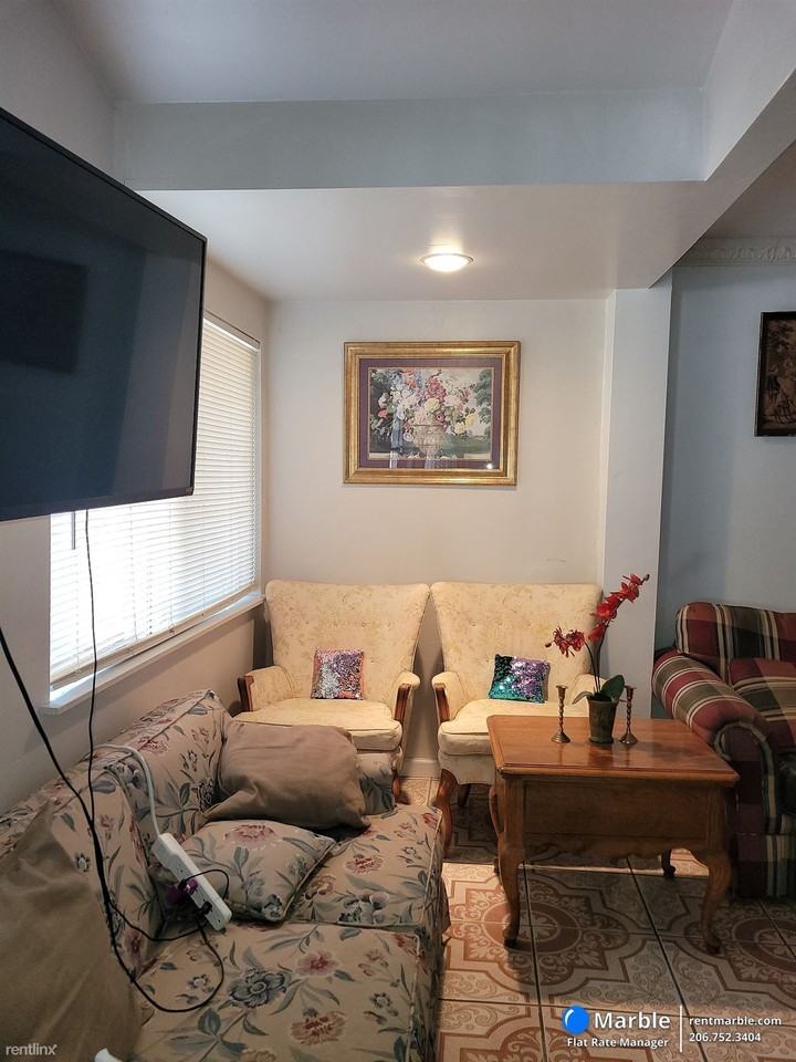 7014 Fairway Dr - Photo 3 of 9