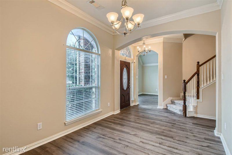 7814 Longbow Ln - Photo 3 of 23