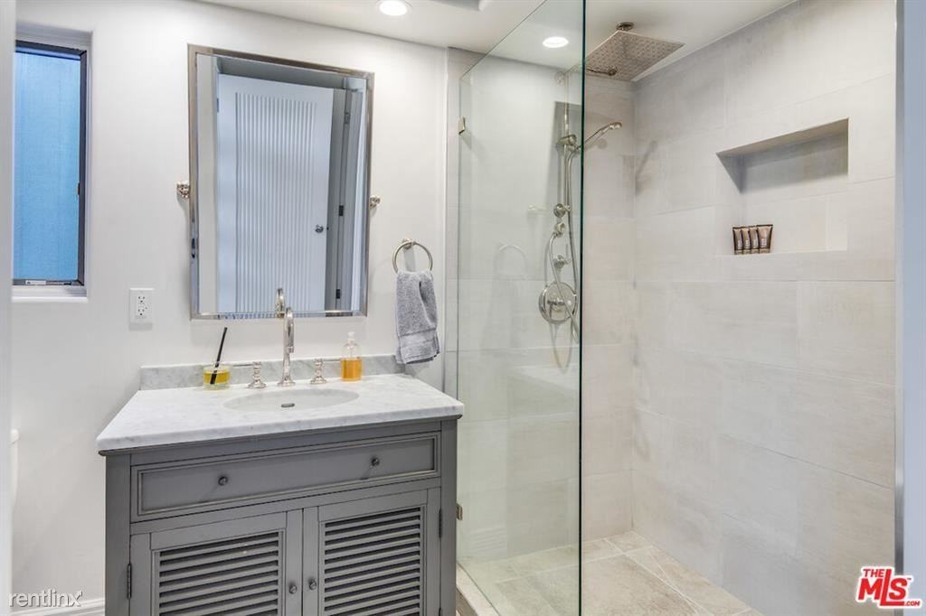 227 1/2 Fowling St - Photo 3 of 9