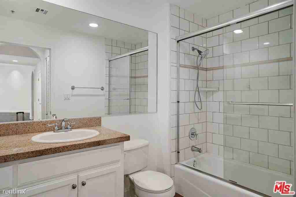 11961 Montana Ave #306