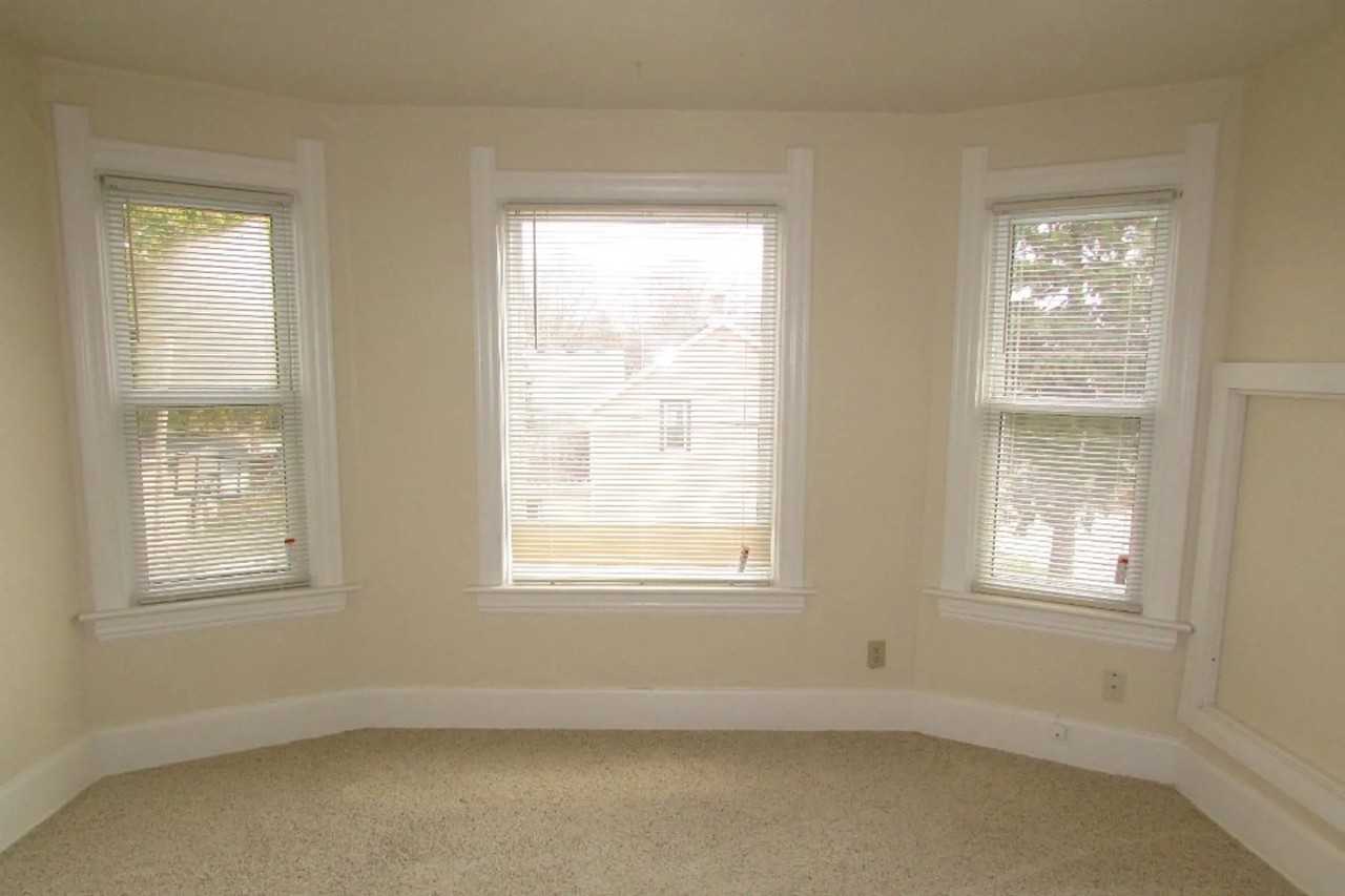 5306 Broadhead St - Photo 3 of 6