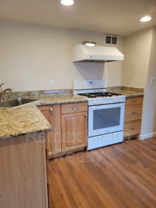 3007 Humes Pl W #B - Photo 2 of 14