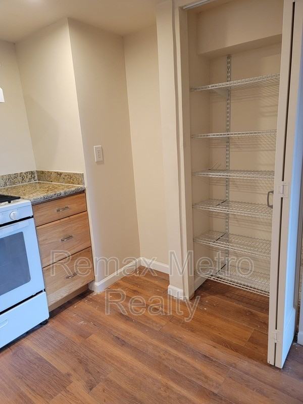 3007 Humes Pl W #B - Photo 3 of 14