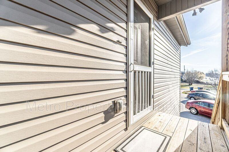 109 2nd Ave Sw #C - Photo 2 of 12