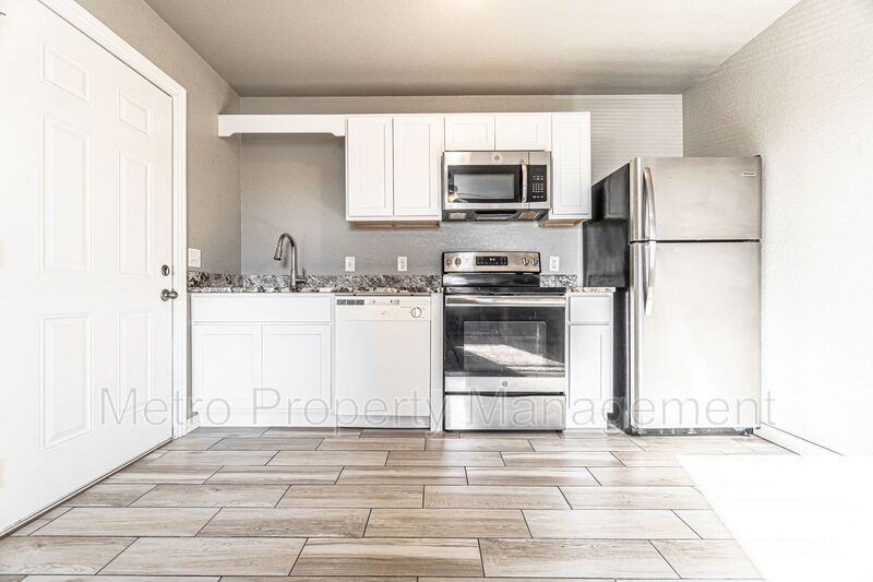 109 2nd Ave Sw #C - Photo 3 of 12