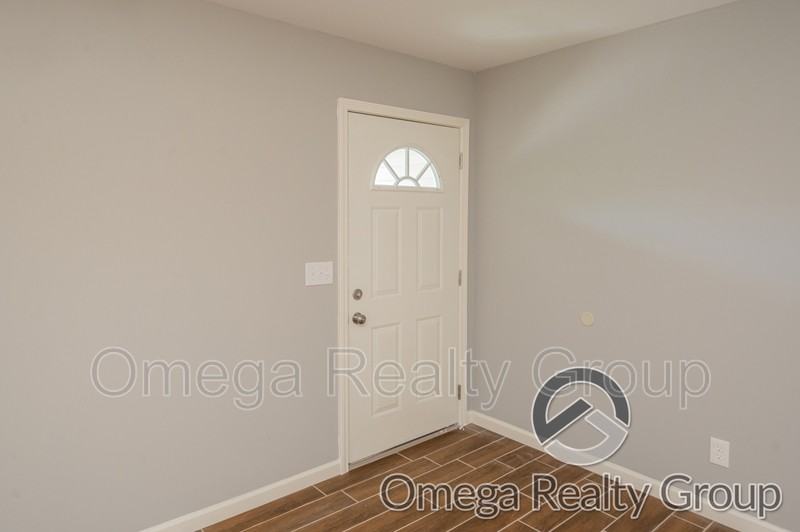 1178 Aquarius Dr - Photo 4 of 18