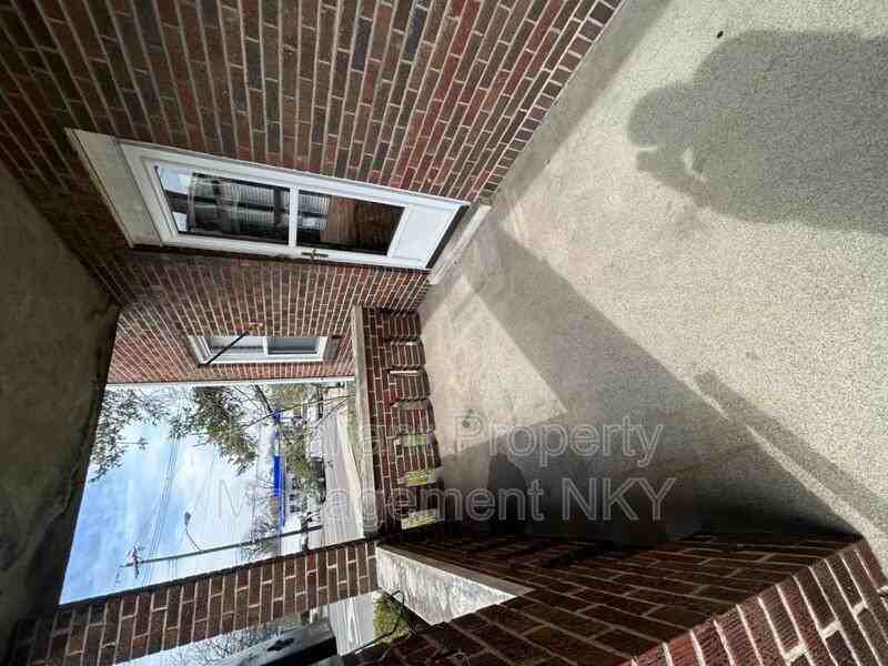 2214 Memorial Pkwy - Photo 2 of 11