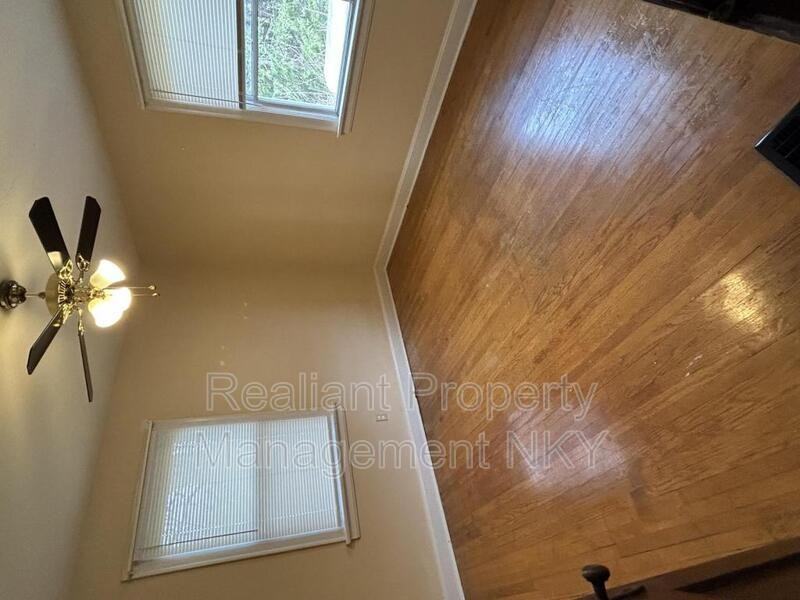 2214 Memorial Pkwy - Photo 3 of 11