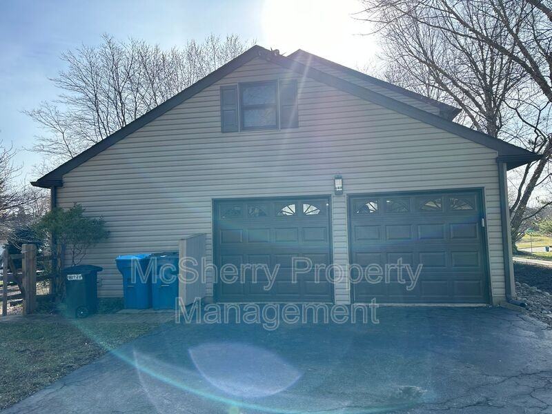 476 Brights Ln - Photo 3 of 33